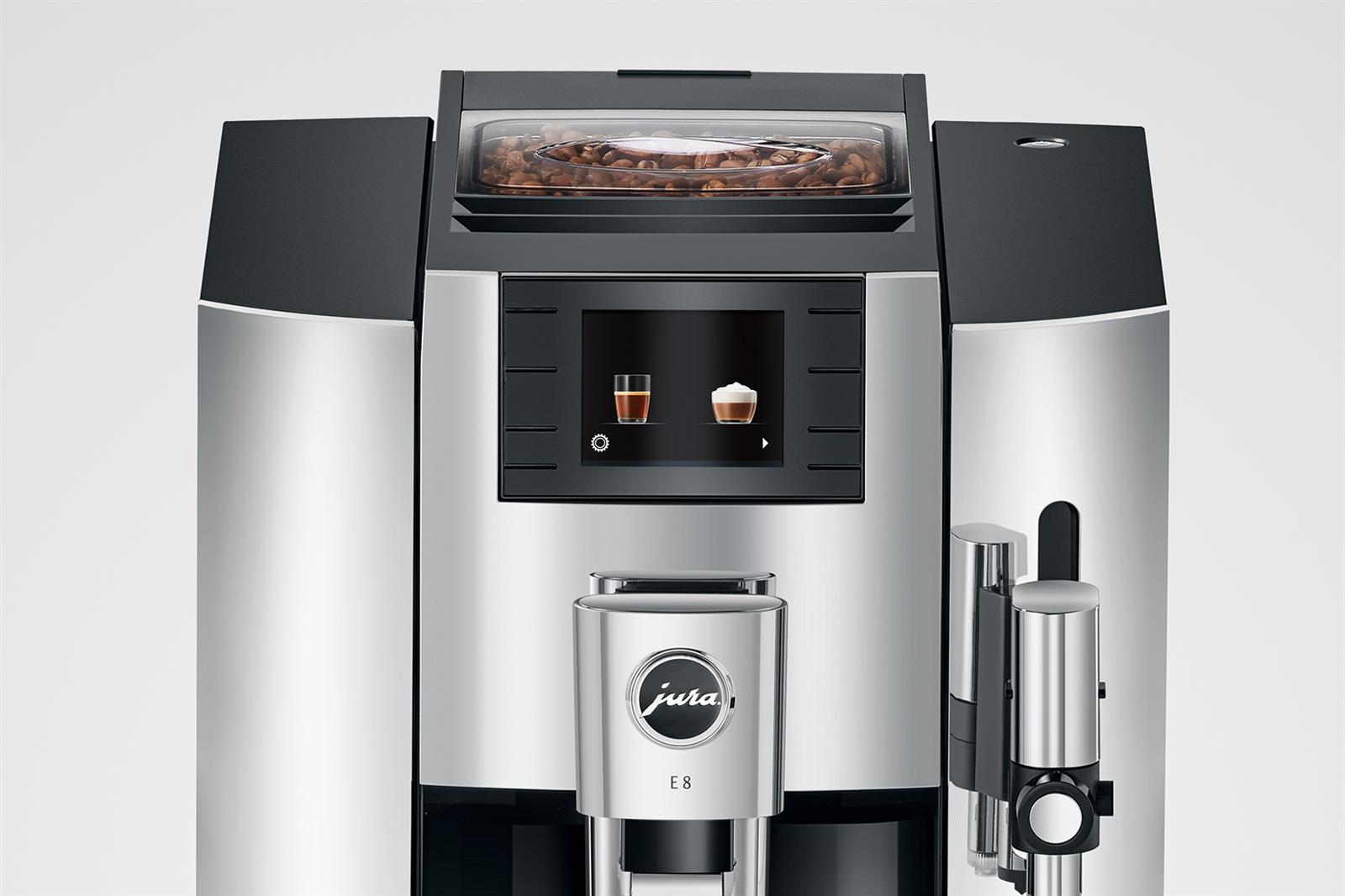 JURA E8 Chrom Kaffeevollautomat mit Farbdisplay und verchromter Tassenplattform